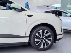 而海狮06则采用前双球节+后五连杆悬架